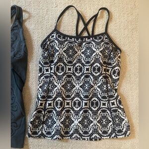 Athleta small black white geometrical strappy back tank top athletic